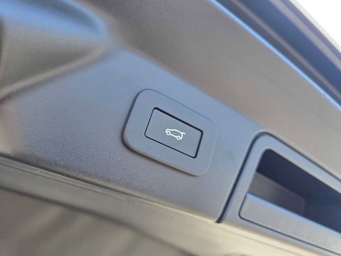 Certified 2026 Land Rover Range Rover Velar Dynamic SE image 18