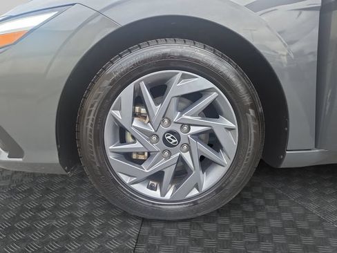 Used 2024 Hyundai Elantra SEL FWD image 33