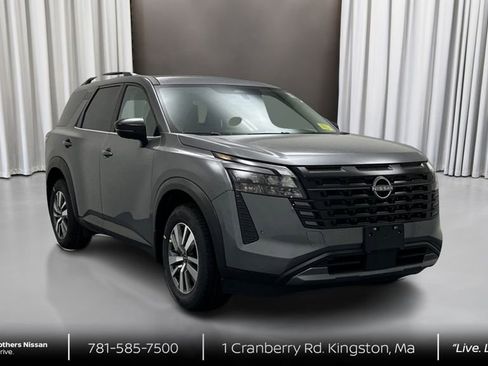 New 2026 Nissan Pathfinder SL image 3