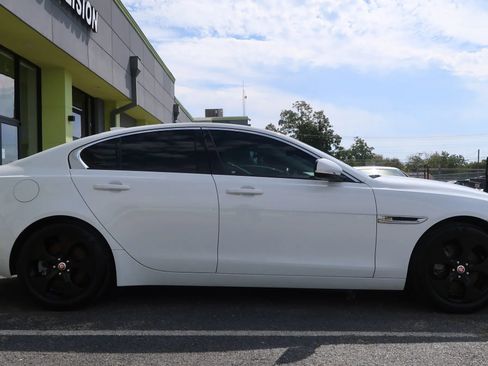 Used 2018 Jaguar XE image 8