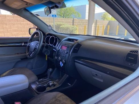 Used 2013 Kia Sorento LX image 5