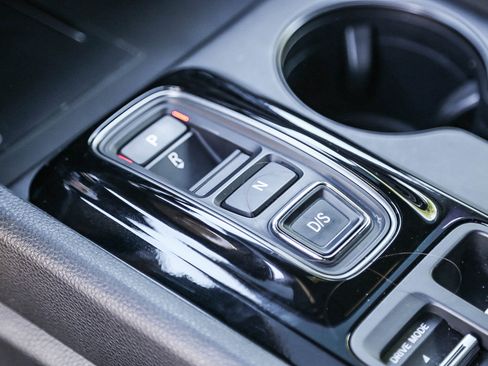 Used 2025 Honda Pilot TrailSport image 24