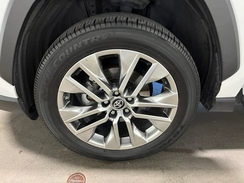 Used 2019 Toyota RAV4 XLE Premium w/ Cold Weather Package FWD image 28