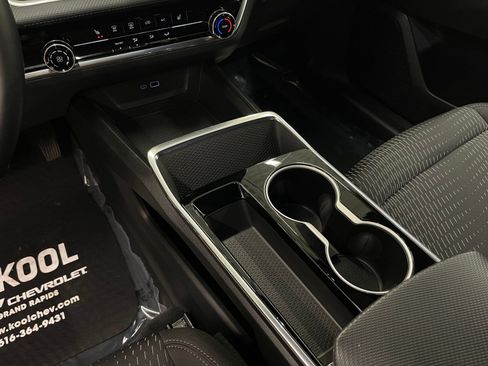 Used 2025 Chevrolet Equinox LT image 17