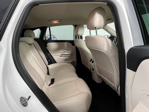 Used 2023 Mercedes-Benz GLA 250 4MATIC w/ Premium Package image 19