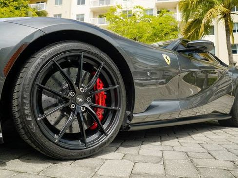 Used 2020 Ferrari 812 Superfast RWD image 16