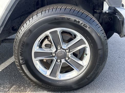 Used 2019 Jeep Wrangler Unlimited Sahara image 12