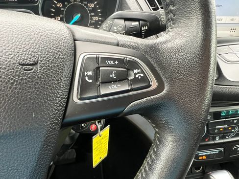 Used 2018 Ford Escape SEL w/ Ford Safe & Smart Package FWD image 18