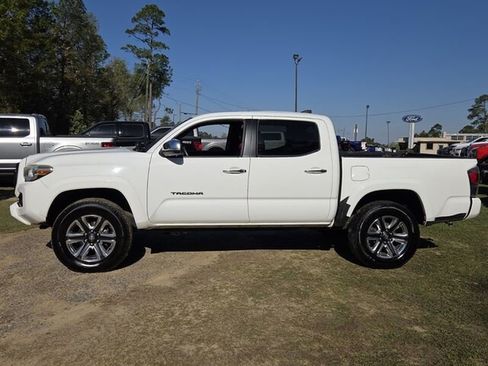 Used 2016 Toyota Tacoma Limited w/ Towing Package image 5