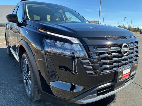 New 2026 Nissan Pathfinder Platinum image 8