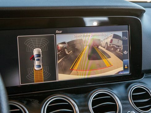 Used 2018 Mercedes-Benz E 300 4MATIC image 16