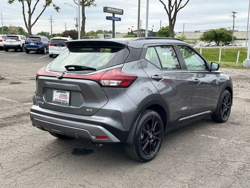 Used 2023 Nissan Kicks SR w/ SR Premium Package FWD image 4