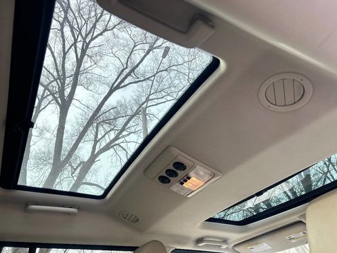 Used 2015 Land Rover LR4 HSE image 17