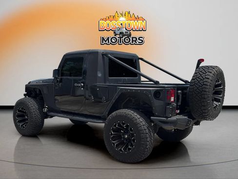 Used 2016 Jeep Wrangler Unlimited Sahara AWD/4WD image 4