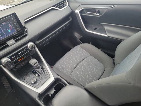 Used 2020 Toyota RAV4 XLE image 20