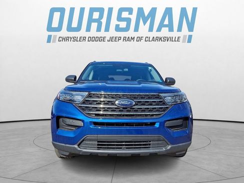 Used 2022 Ford Explorer XLT image 2