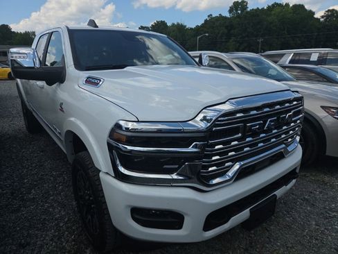 Used 2025 RAM 2500 Limited AWD/4WD image 2