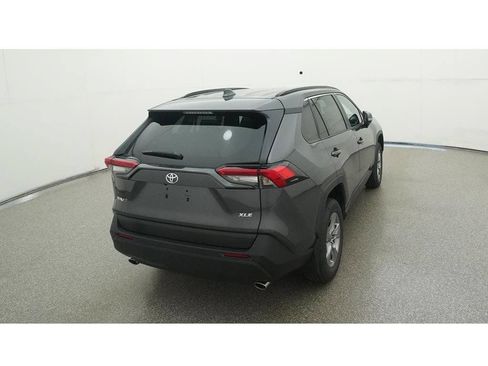 Used 2024 Toyota RAV4 XLE w/ Convenience Package FWD image 10