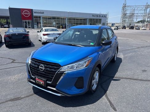 New 2025 Nissan Kicks Play S FWD image 3