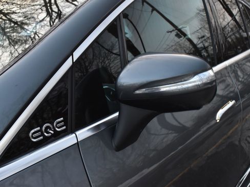 Used 2023 Mercedes-Benz EQE 500 4MATIC SUV image 14