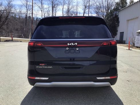 Used 2022 Kia Carnival LX FWD image 6