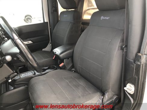Used 2012 Jeep Wrangler Rubicon w/ Connectivity Group AWD/4WD image 11