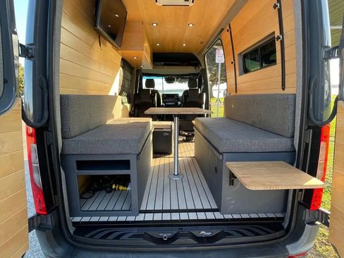 Used 2021 Mercedes-Benz Sprinter 2500 image 12