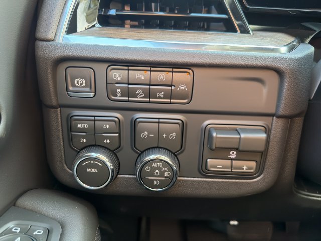 New 2026 Chevrolet Tahoe High Country w/ Sun And Tow Package AWD/4WD image 25