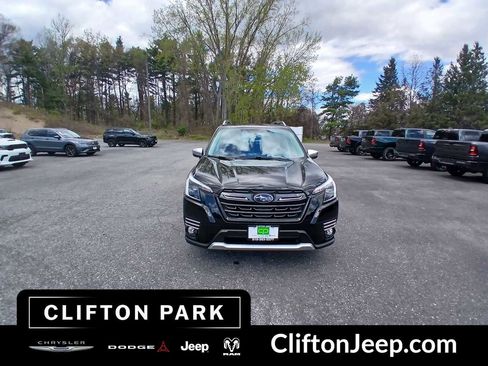 Used 2022 Subaru Forester Touring AWD/4WD image 2