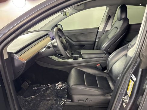 Used 2020 Tesla Model Y Long Range image 25