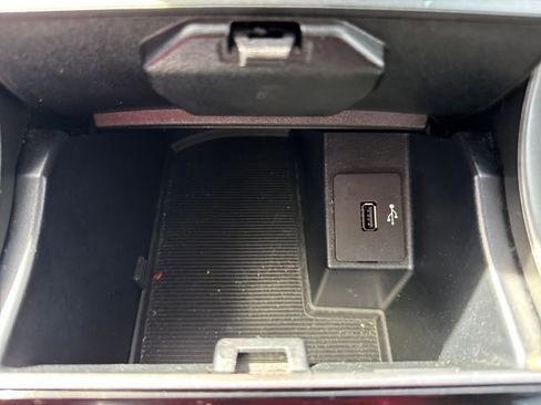 Used 2019 Ford Edge SE image 32