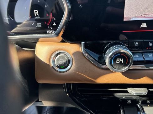 Used 2024 GMC Canyon AT4 w/ AT4 Premium Package image 17