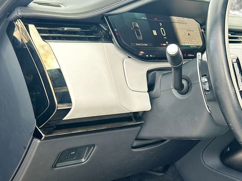 Used 2023 Land Rover Range Rover Sport SE Dynamic image 10