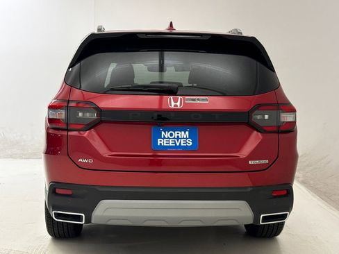 Certified 2025 Honda Pilot Touring image 8