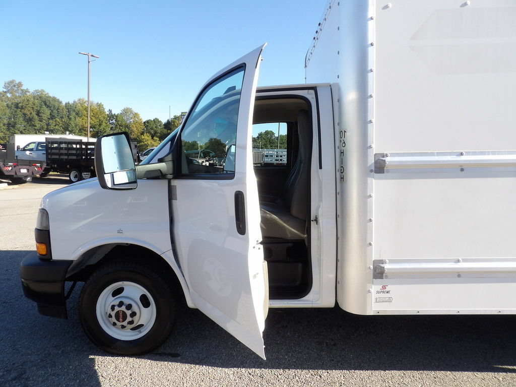 Used 2022 GMC Savana 3500 Extended w/ Power Convenience Package RWD image 13
