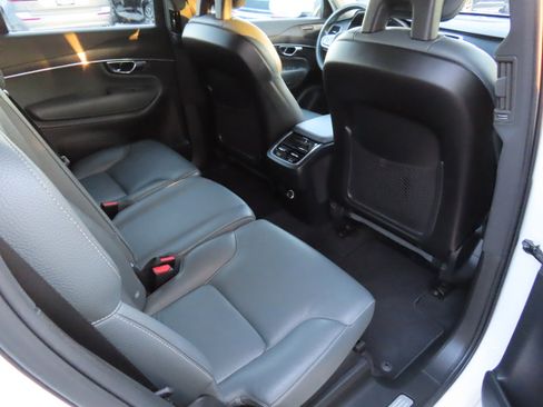 Used 2020 Volvo XC90 T6 Momentum image 18