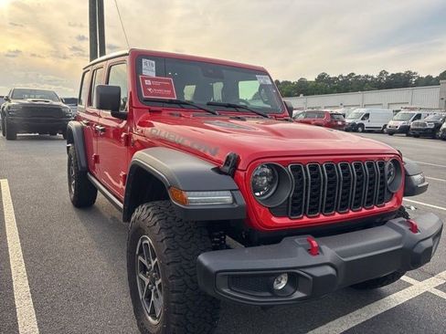 Used 2025 Jeep Wrangler Unlimited Rubicon AWD/4WD image 17