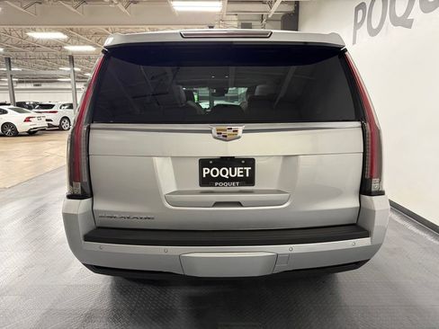Used 2020 Cadillac Escalade Luxury AWD/4WD image 5