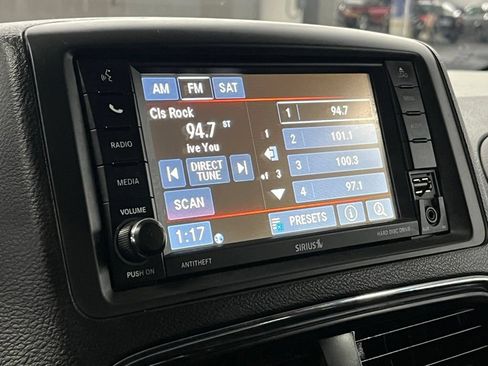 Used 2017 Dodge Grand Caravan SXT w/ Driver Convenience Group FWD image 25