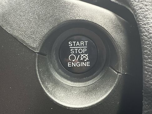 Used 2018 Jeep Compass Trailhawk image 18