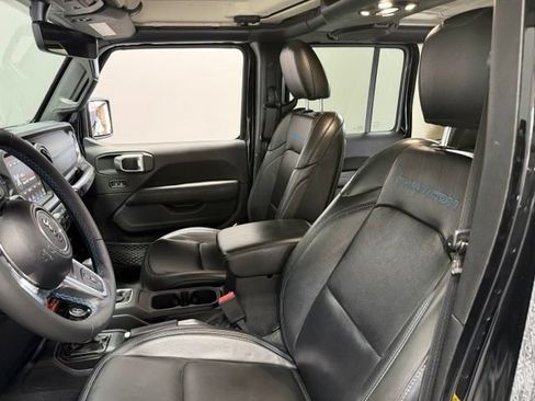 Used 2022 Jeep Wrangler Unlimited Rubicon 4xe w/ Cold Weather Group AWD/4WD image 16