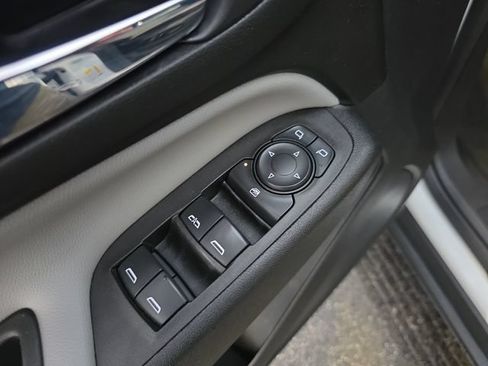 Used 2021 Chevrolet Equinox LS w/ LS Convenience Package FWD image 10