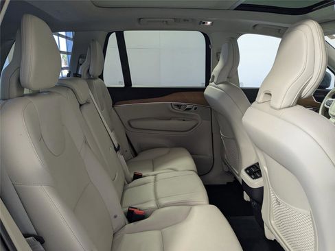 Used 2022 Volvo XC90 T6 Momentum w/ Advanced Package image 24
