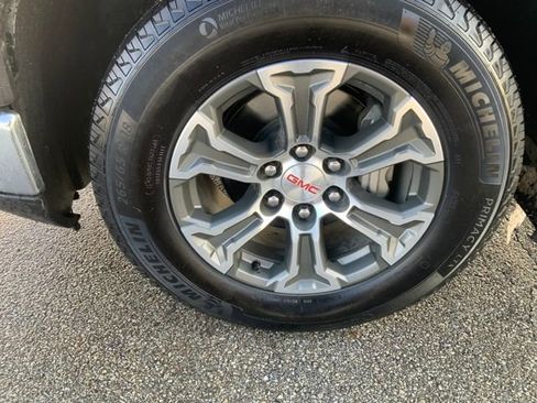 Used 2025 GMC Sierra 1500 SLT image 10