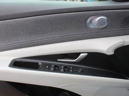 Used 2024 Hyundai Elantra Limited FWD image 30