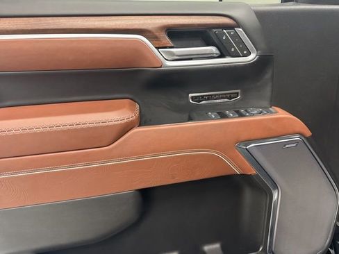 Used 2025 GMC Sierra 1500 Denali Ultimate image 9