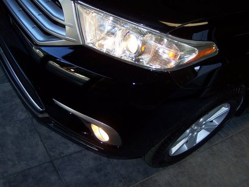 Used 2012 Toyota Highlander SE w/ Tow Pkg AWD/4WD image 21