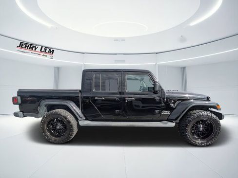 Used 2020 Jeep Gladiator Overland image 2