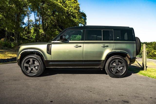 Used 2023 Land Rover Defender 110 X-Dynamic SE AWD/4WD image 14