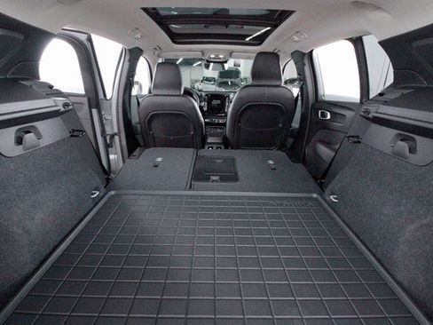 Certified 2025 Volvo XC40 B5 Core w/ Protection Package Premier image 30